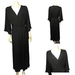 NWT Clair de Lune bathrobe with mesh & Crochet trim size XL